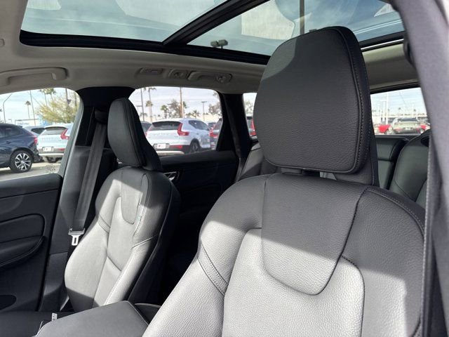 New 2025 Volvo XC60 B5 Plus w/ Climate Package PRO image 17