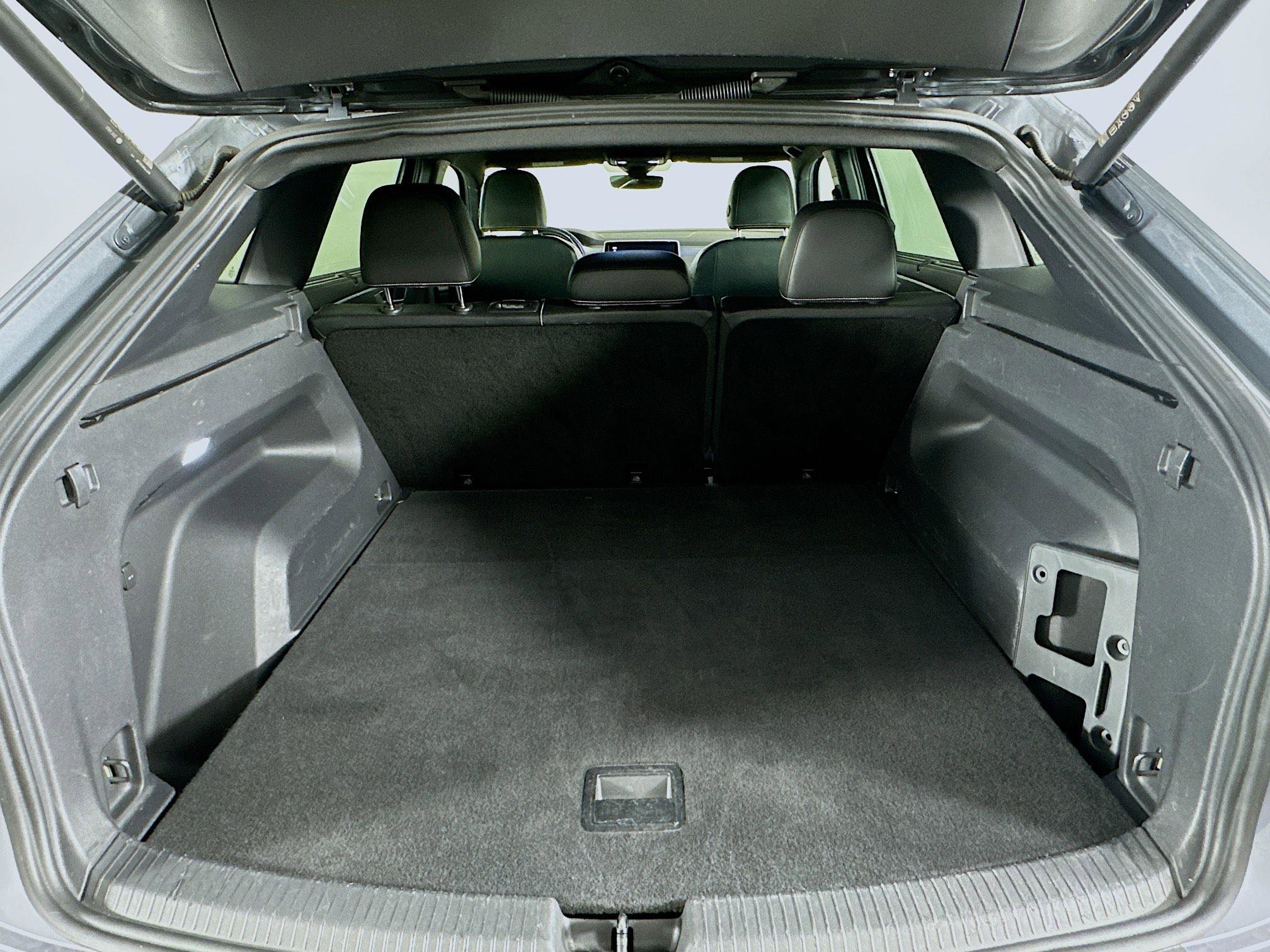 Used 2024 Volkswagen Atlas Cross Sport SE image 29