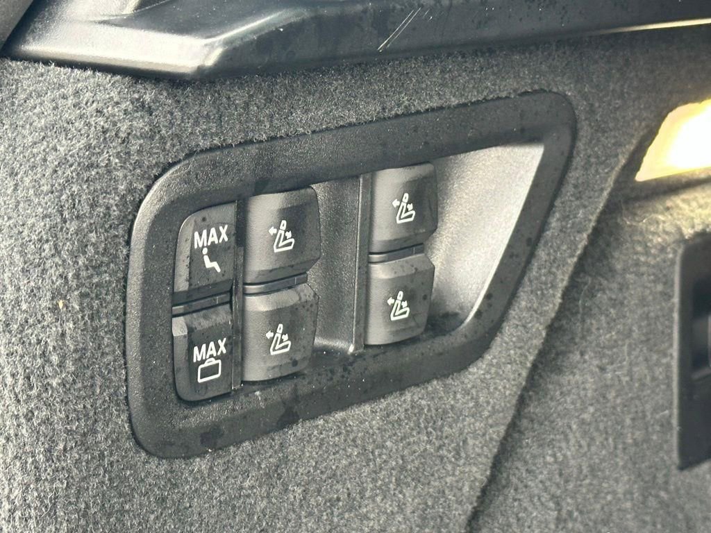 Used 2024 BMW X7 xDrive40i w/ Executive Package image 24