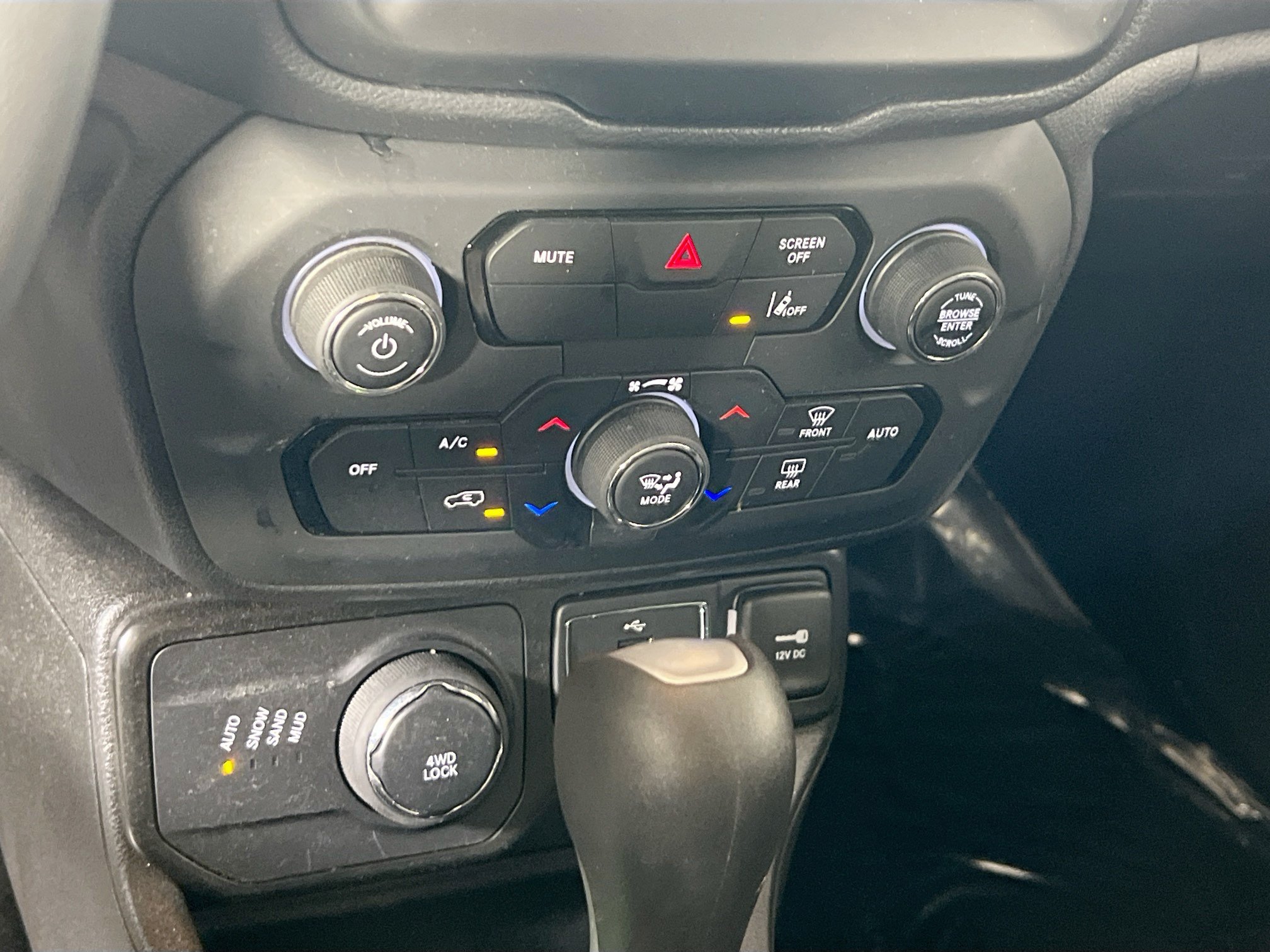 Used 2022 Jeep Renegade Latitude AWD/4WD image 16