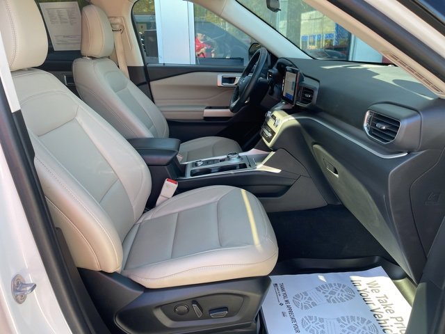 Used 2023 Ford Explorer XLT w/ Equipment Group 202A image 8