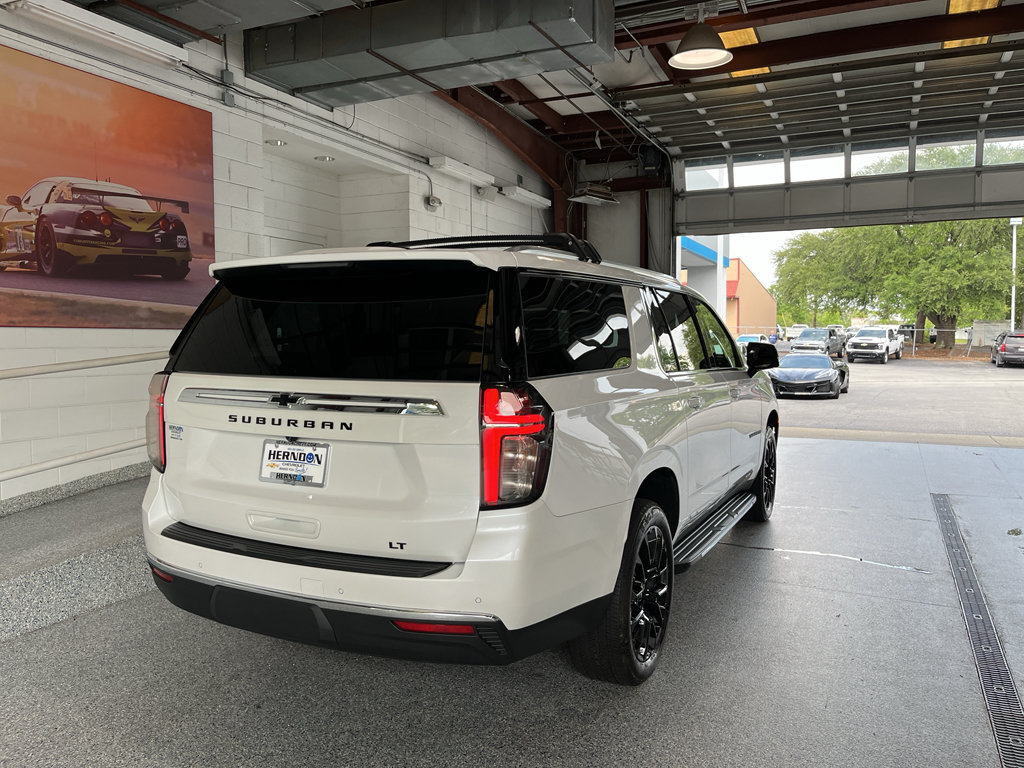 Used 2024 Chevrolet Suburban LT w/ Luxury Package RWD image 11
