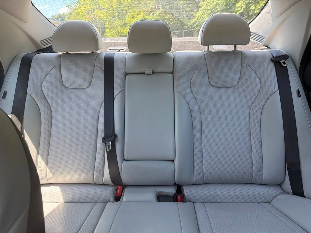 Used 2024 Hyundai Elantra Limited FWD image 10