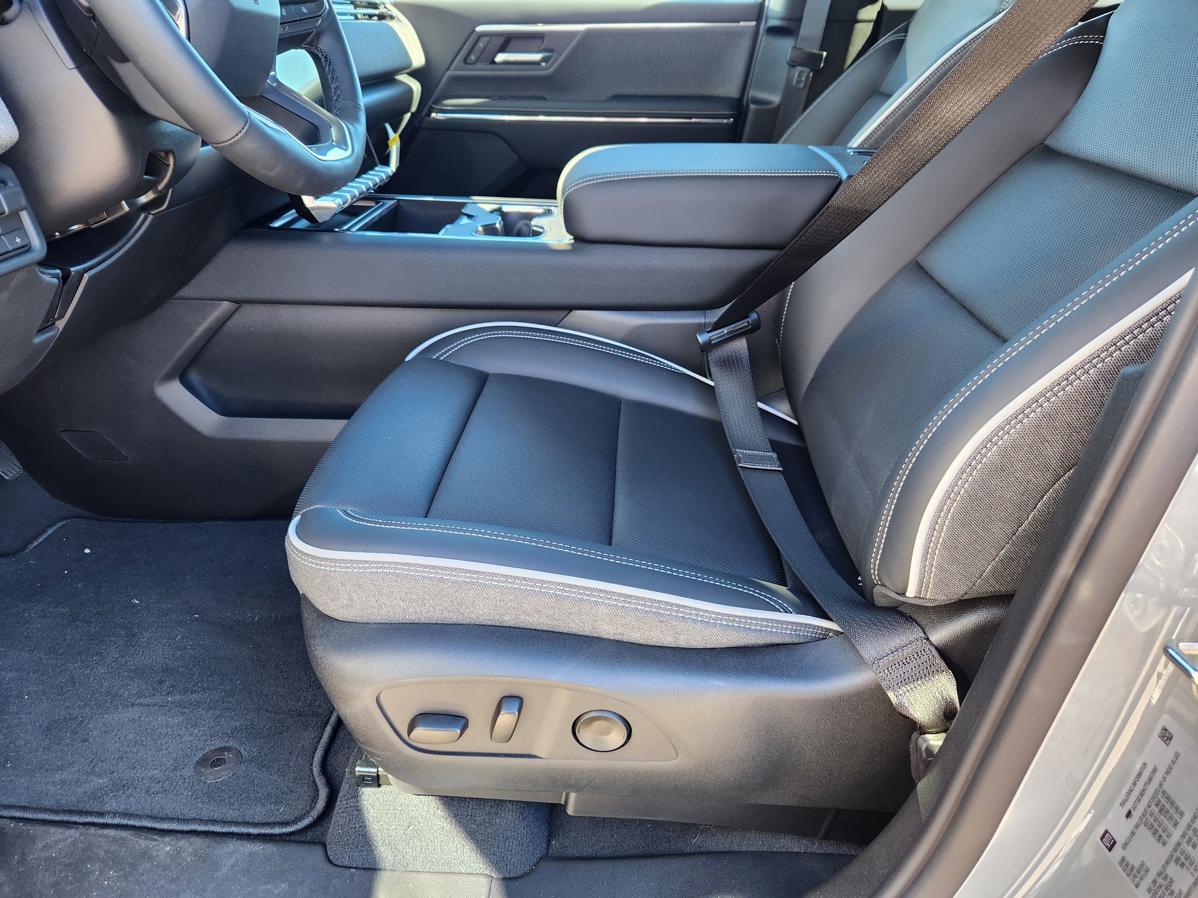 New 2026 GMC Sierra EV Elevation w/ LPO, Elevation Dark Package image 9