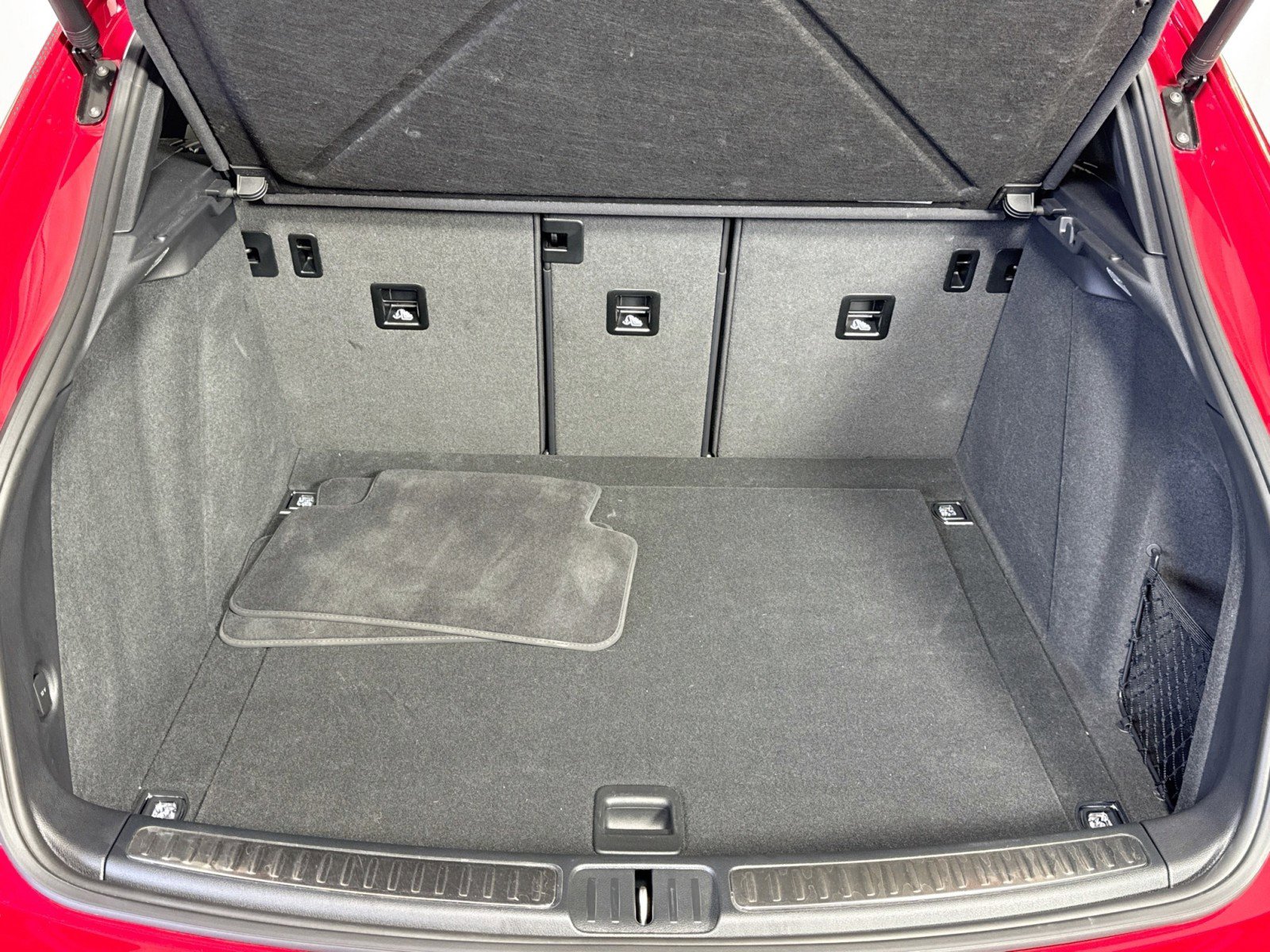 Used 2025 Porsche Macan w/ Premium Package Plus image 21