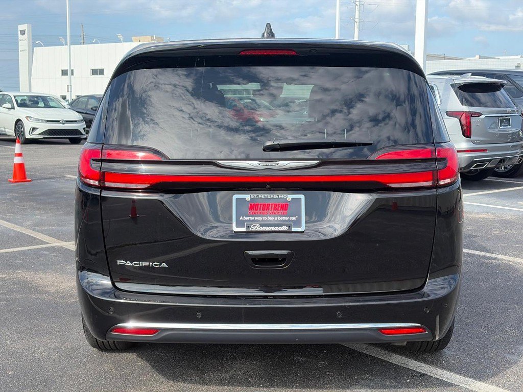Used 2025 Chrysler Pacifica Select FWD image 6