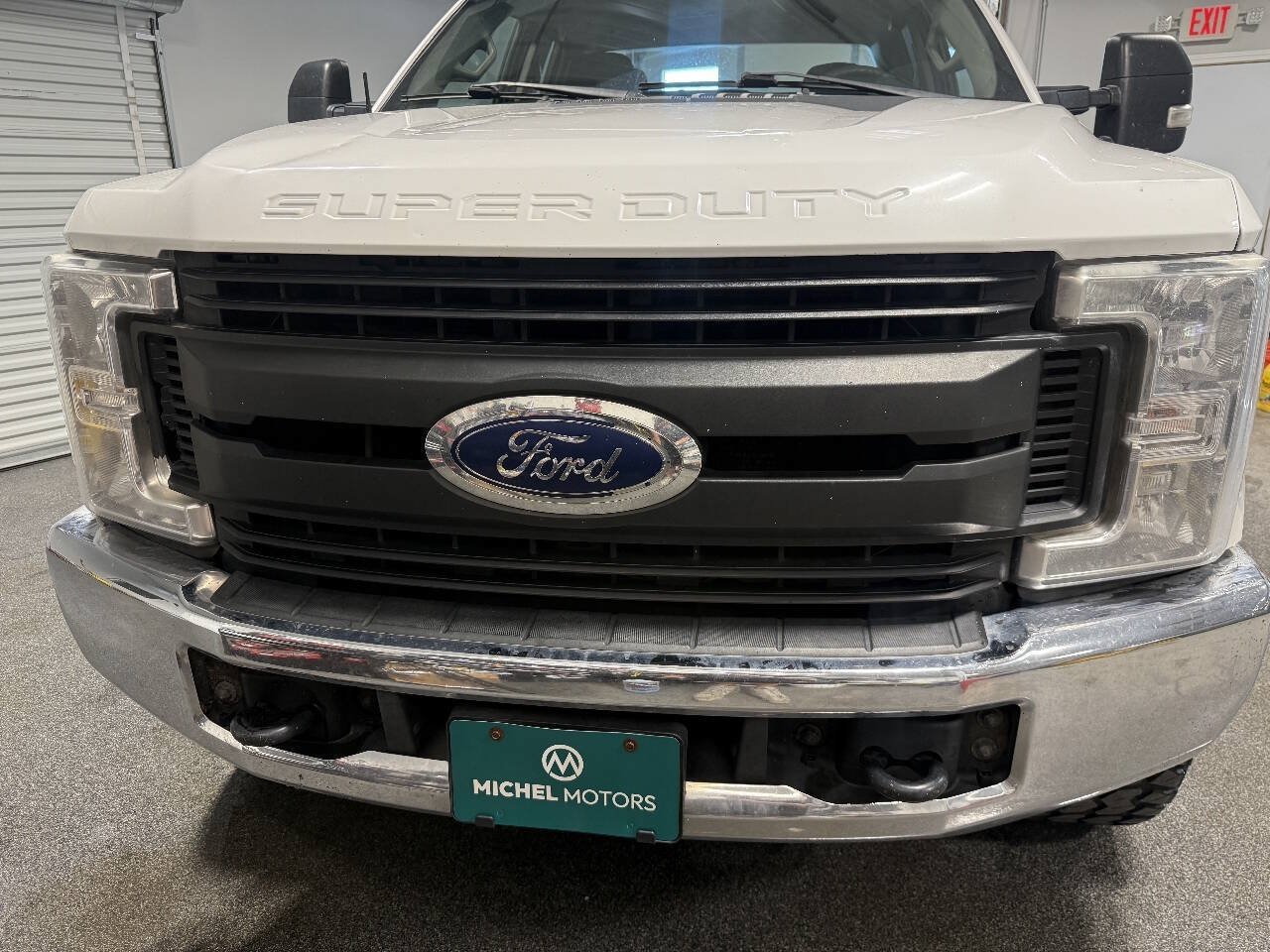Used 2018 Ford F250 XL w/ Power Equipment Group AWD/4WD image 2