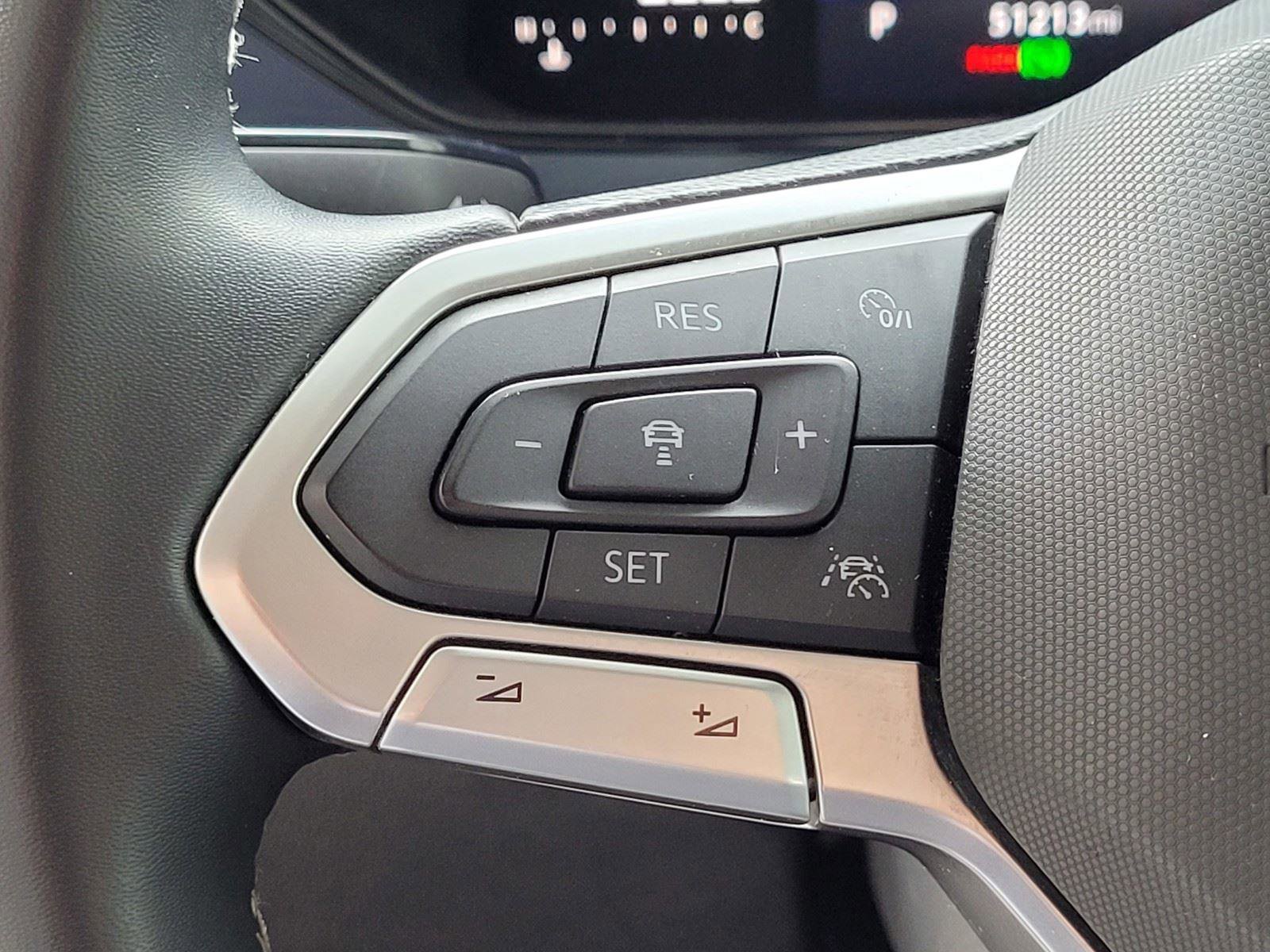 Used 2022 Volkswagen Taos SE w/ Panoramic Sunroof Package FWD image 30