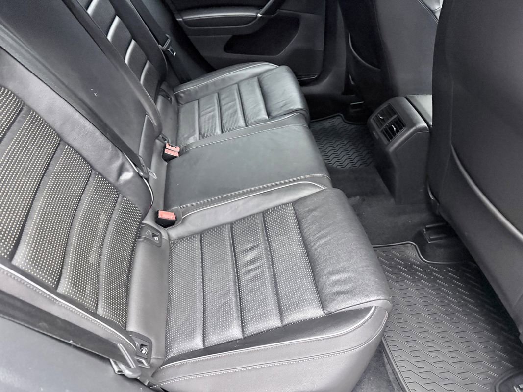 Used 2018 Volkswagen Golf R 4-Door image 14