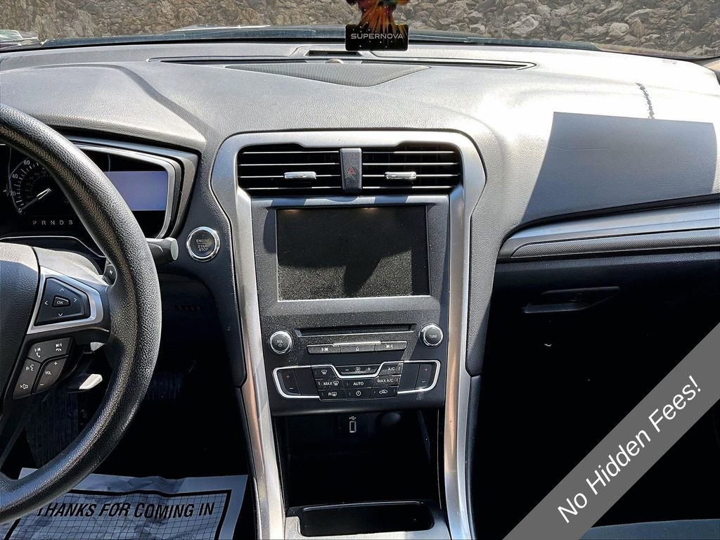 Used 2017 Ford Fusion SE w/ Fusion SE Technology Package FWD image 4