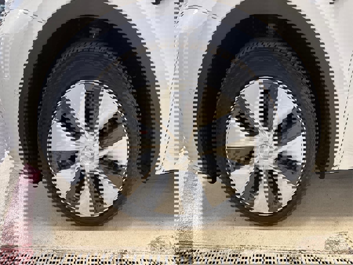 Used 2021 Tesla Model Y Long Range image 13