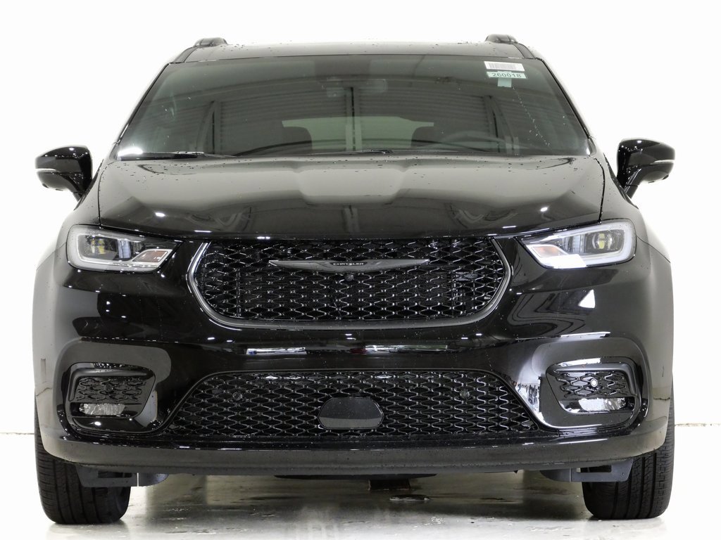New 2026 Chrysler Pacifica Limited image 2