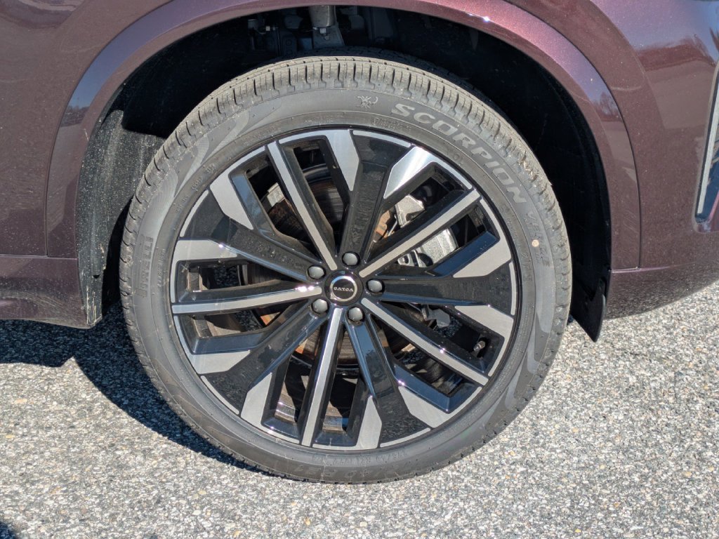 New 2025 Volvo XC90 B6 Core w/ Climate Package AWD/4WD image 11