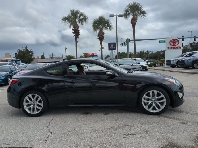 Used 2014 Hyundai Genesis 3.8 RWD image 4