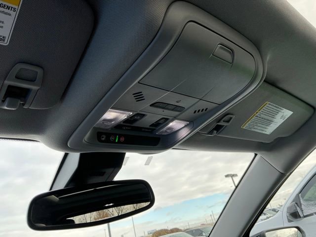 Used 2024 GMC Terrain SLT image 39