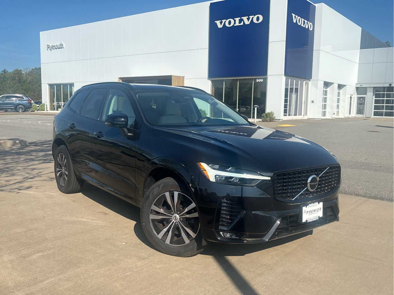 Used 2024 Volvo XC60 B5 Core w/ Climate Package AWD/4WD image 2