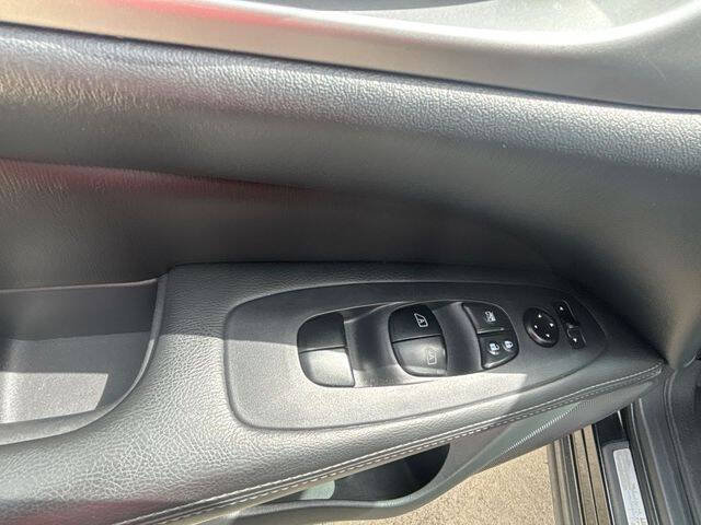Used 2017 Nissan Pathfinder Platinum w/ Family Entertainment Package AWD/4WD image 24