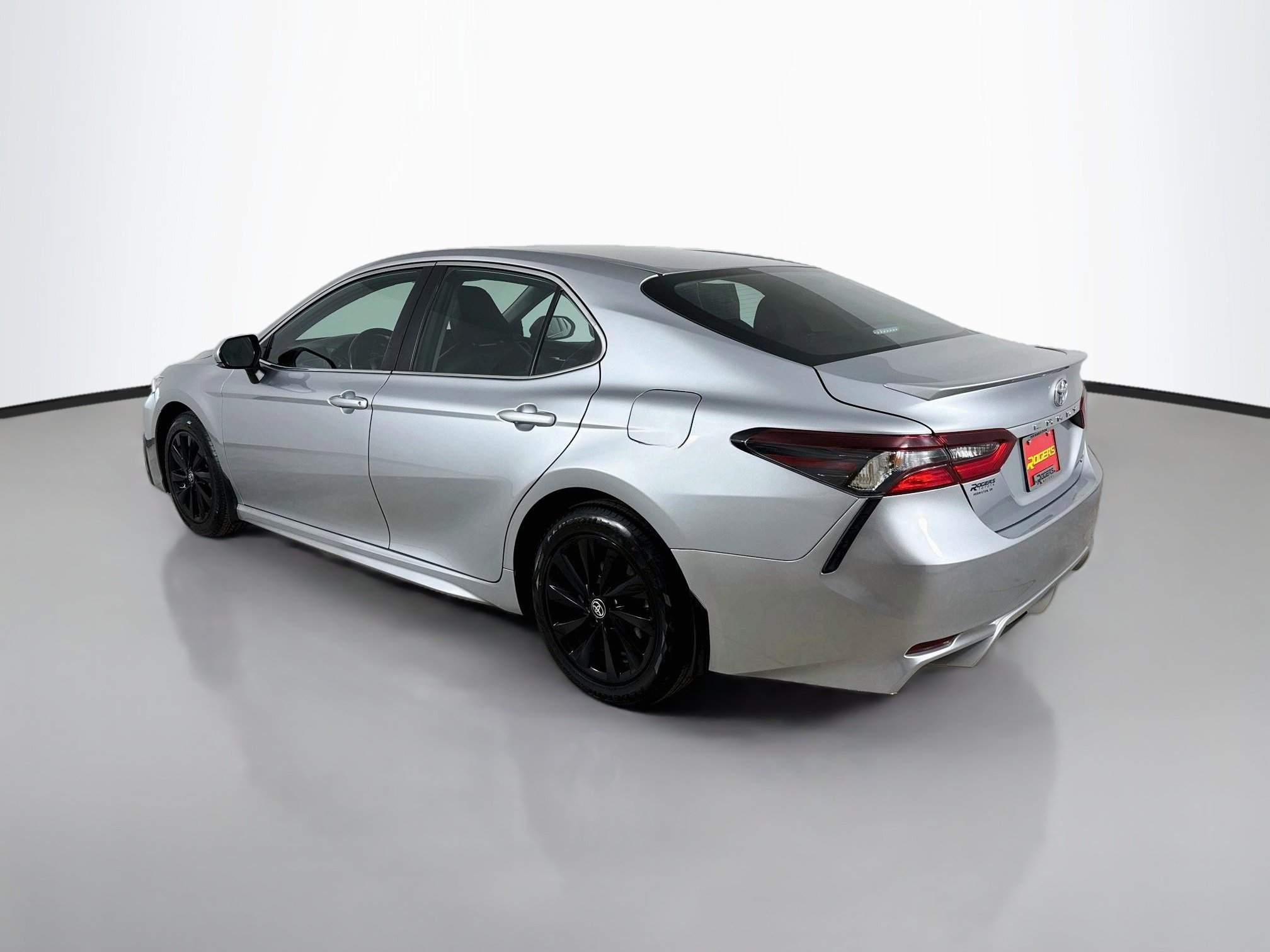 Used 2024 Toyota Camry SE FWD image 6