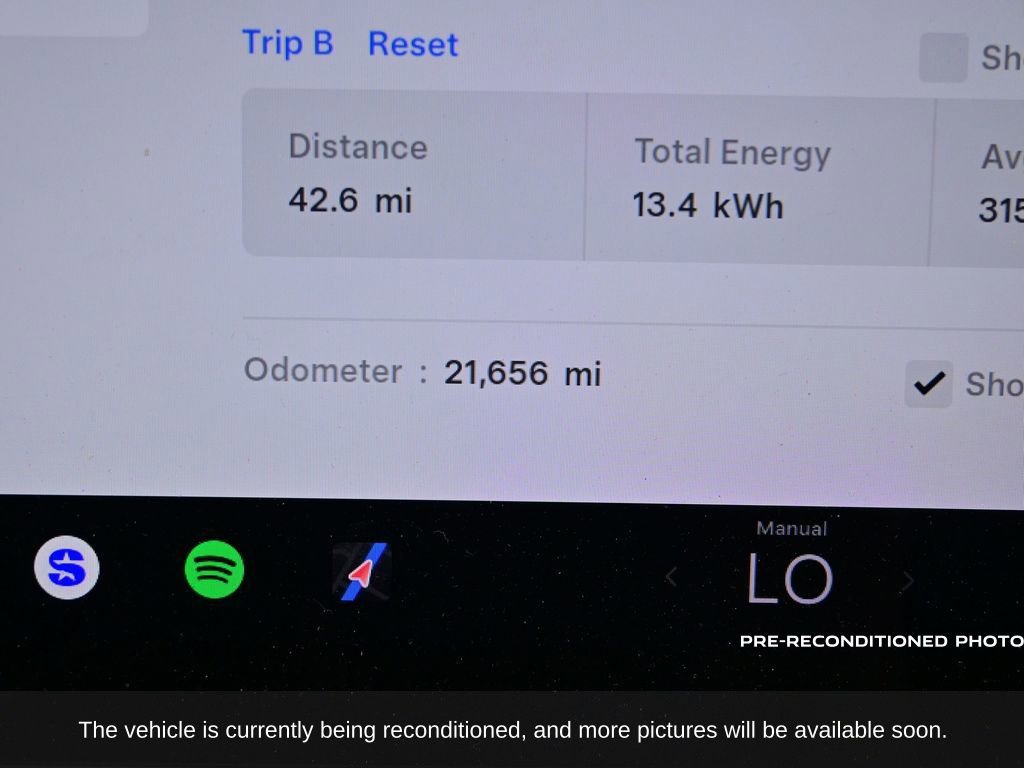 Used 2025 Tesla Model Y Long Range image 9