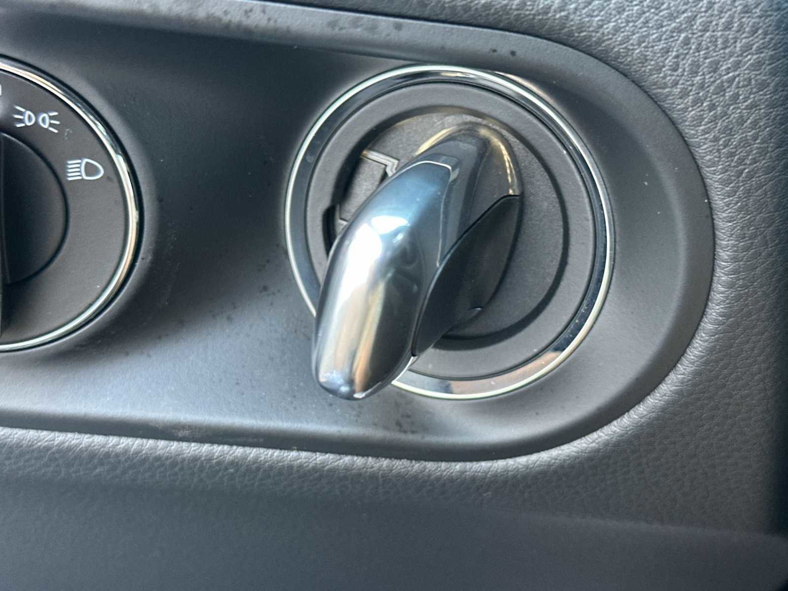 Certified 2025 Porsche Macan image 24