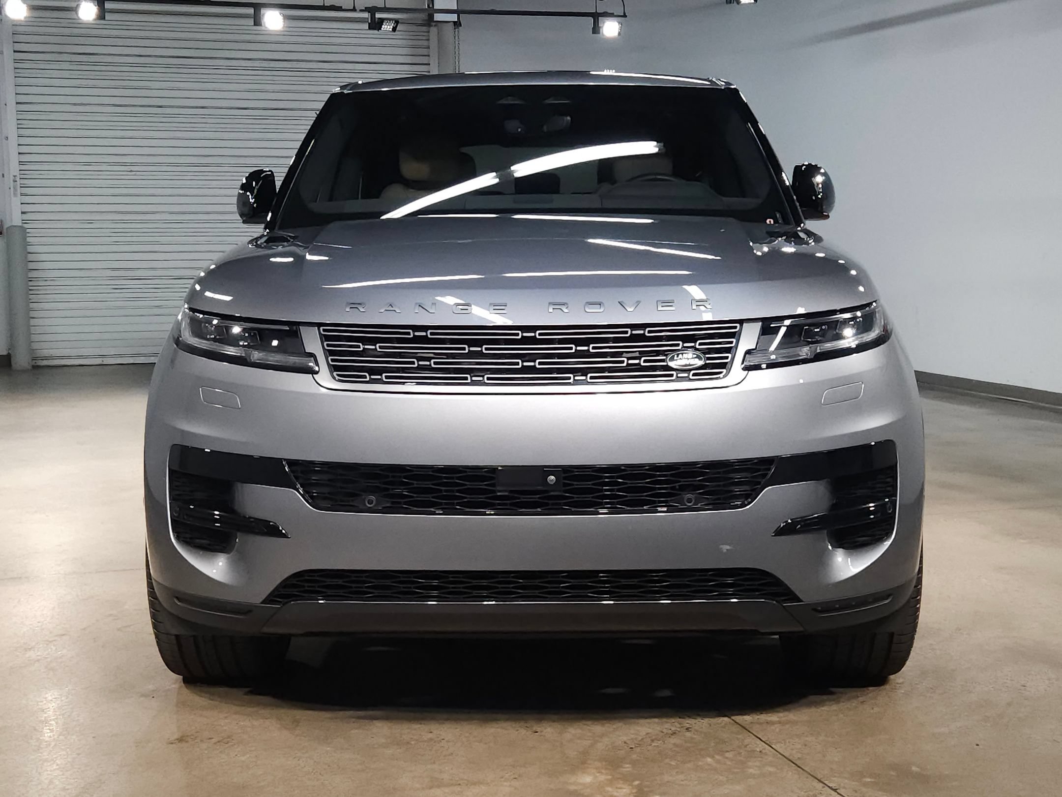 Used 2024 Land Rover Range Rover Sport SE AWD/4WD image 2