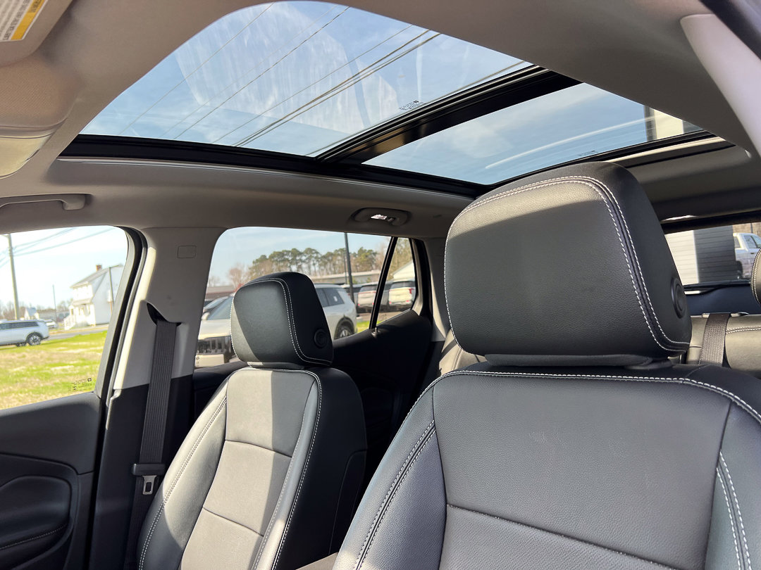Used 2023 GMC Terrain SLT w/ Tech Package image 30
