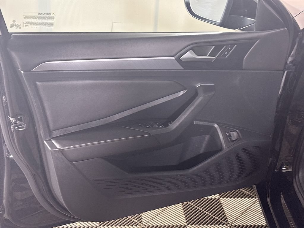Certified 2022 Volkswagen Jetta SE FWD image 11