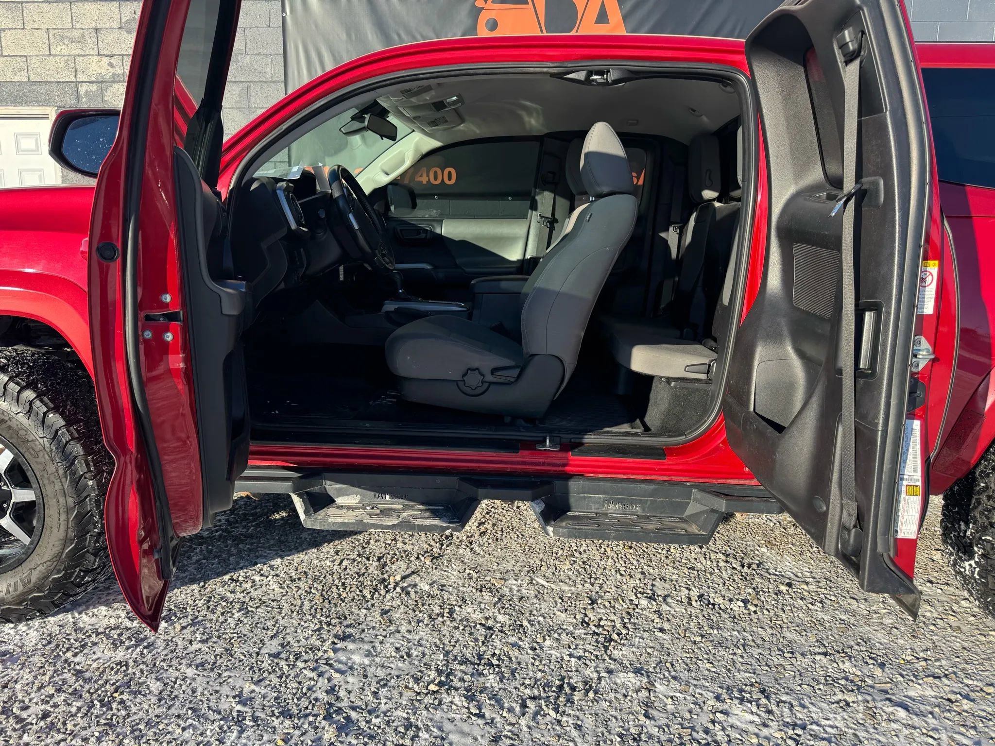 Used 2018 Toyota Tacoma SR5 w/ SR5 Appearance Package (SM) image 22