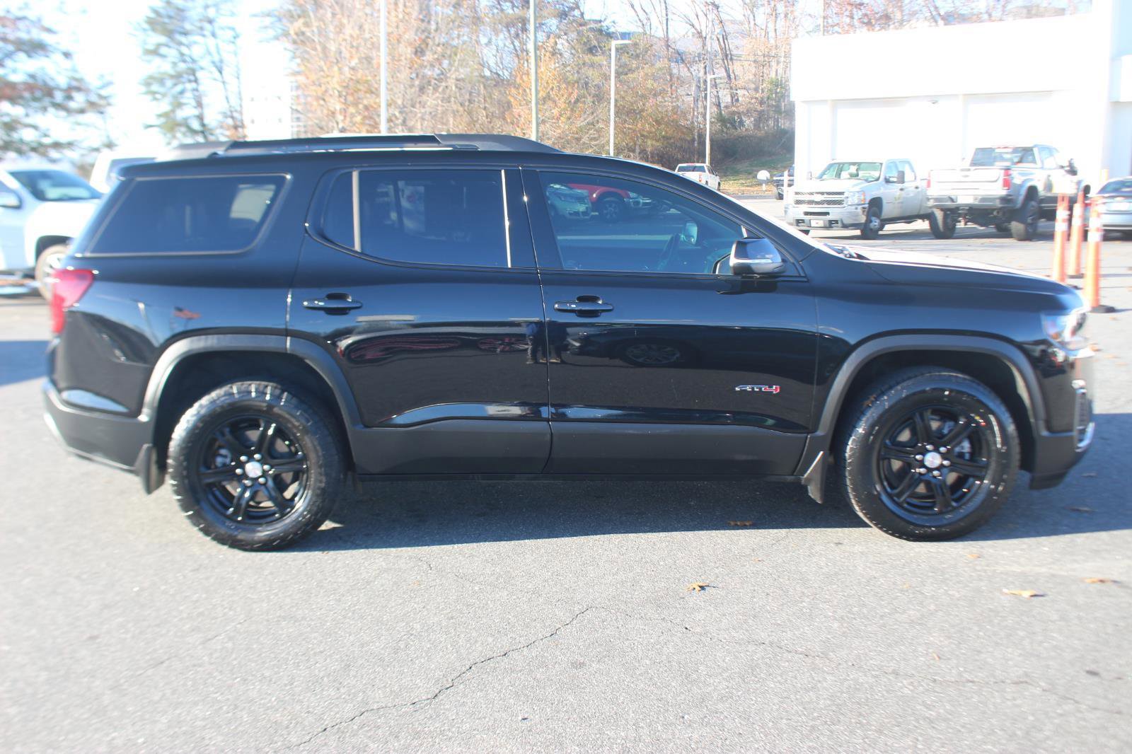 Used 2022 GMC Acadia AT4 w/ Technology Package image 8