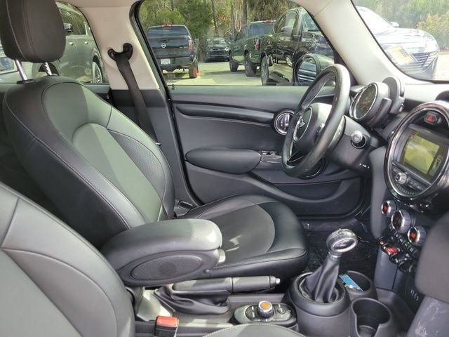Used 2017 MINI Cooper 4-Door Hardtop image 32