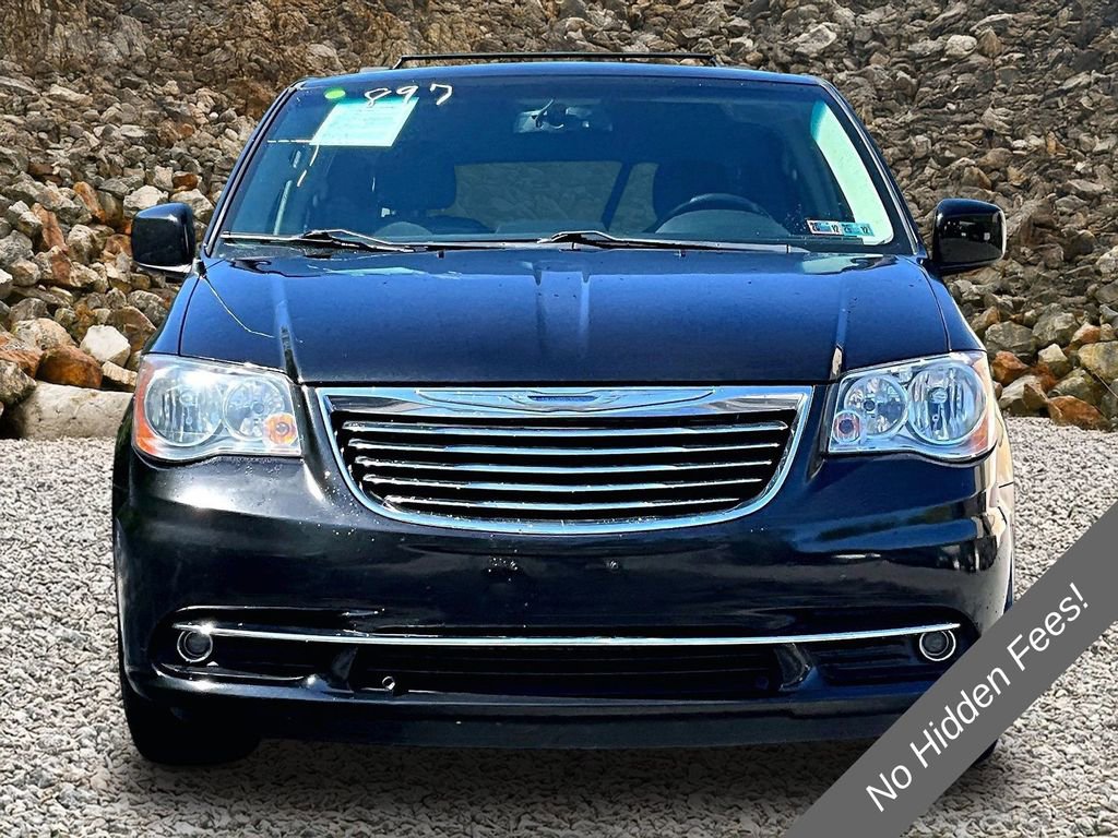Used 2015 Chrysler Town & Country Touring FWD image 3