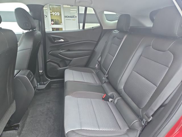 Used 2025 Chevrolet Trax LT w/ LT Convenience Package image 22