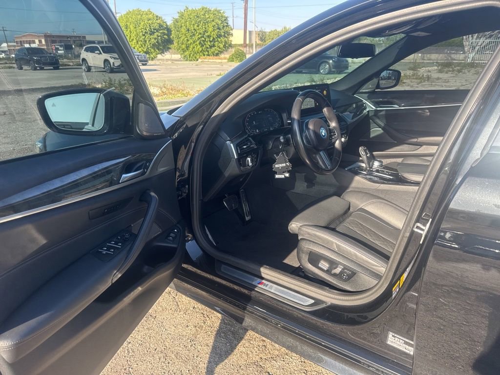 Used 2023 BMW 530e w/ M Sport Package image 12