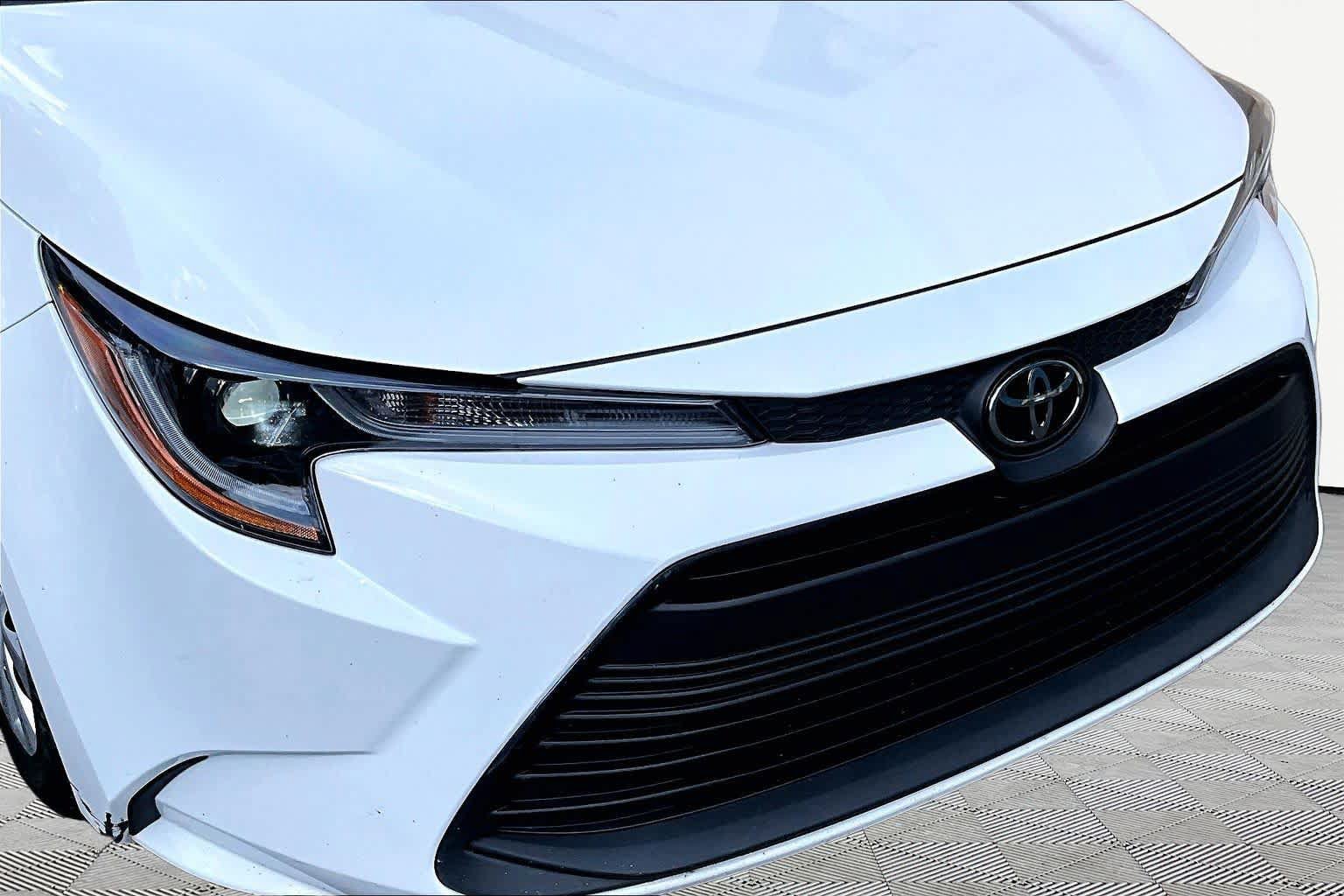Used 2025 Toyota Corolla LE FWD image 30