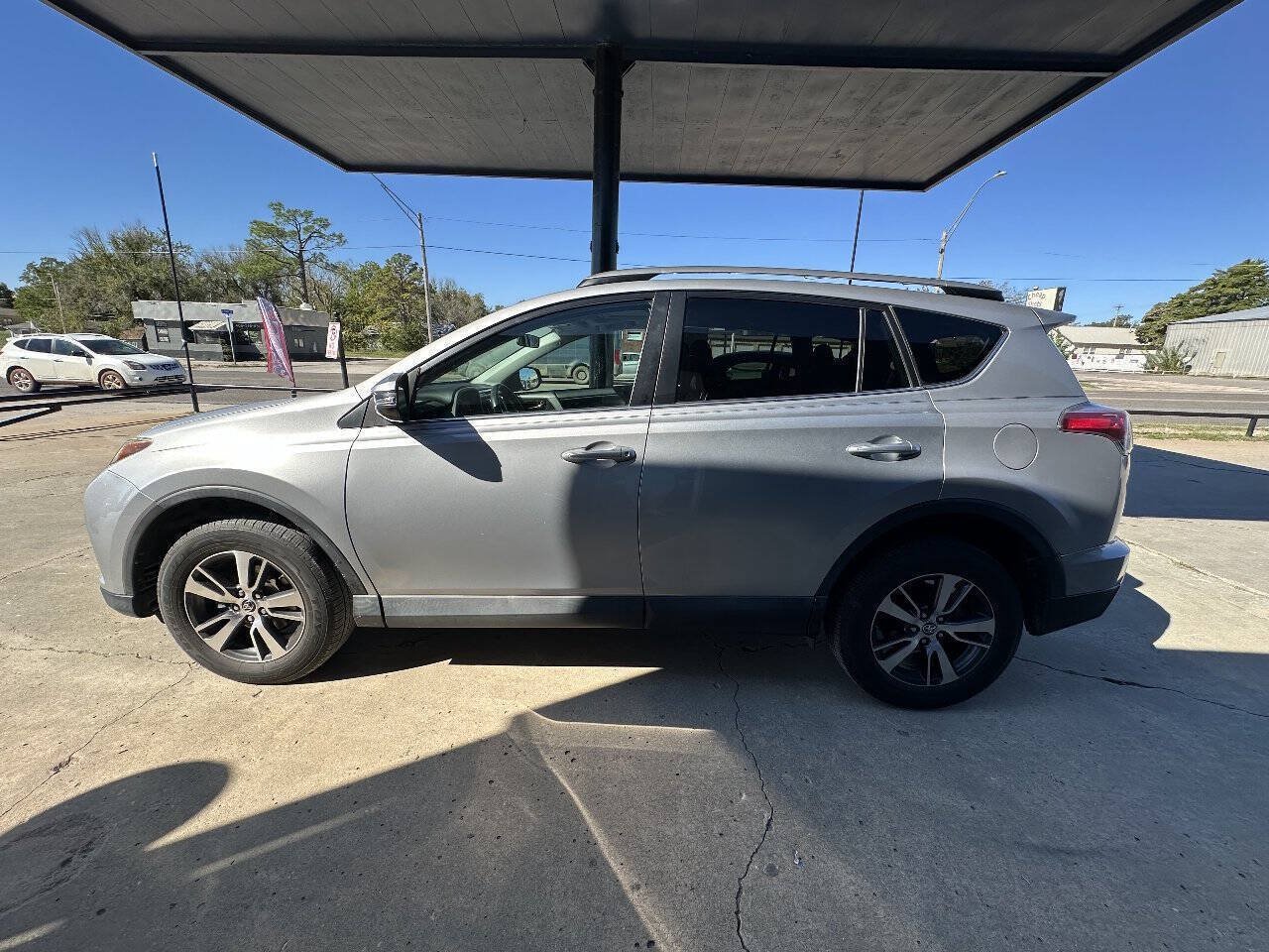 Used 2018 Toyota RAV4 XLE w/ Plus Extra Value Package AWD/4WD image 5