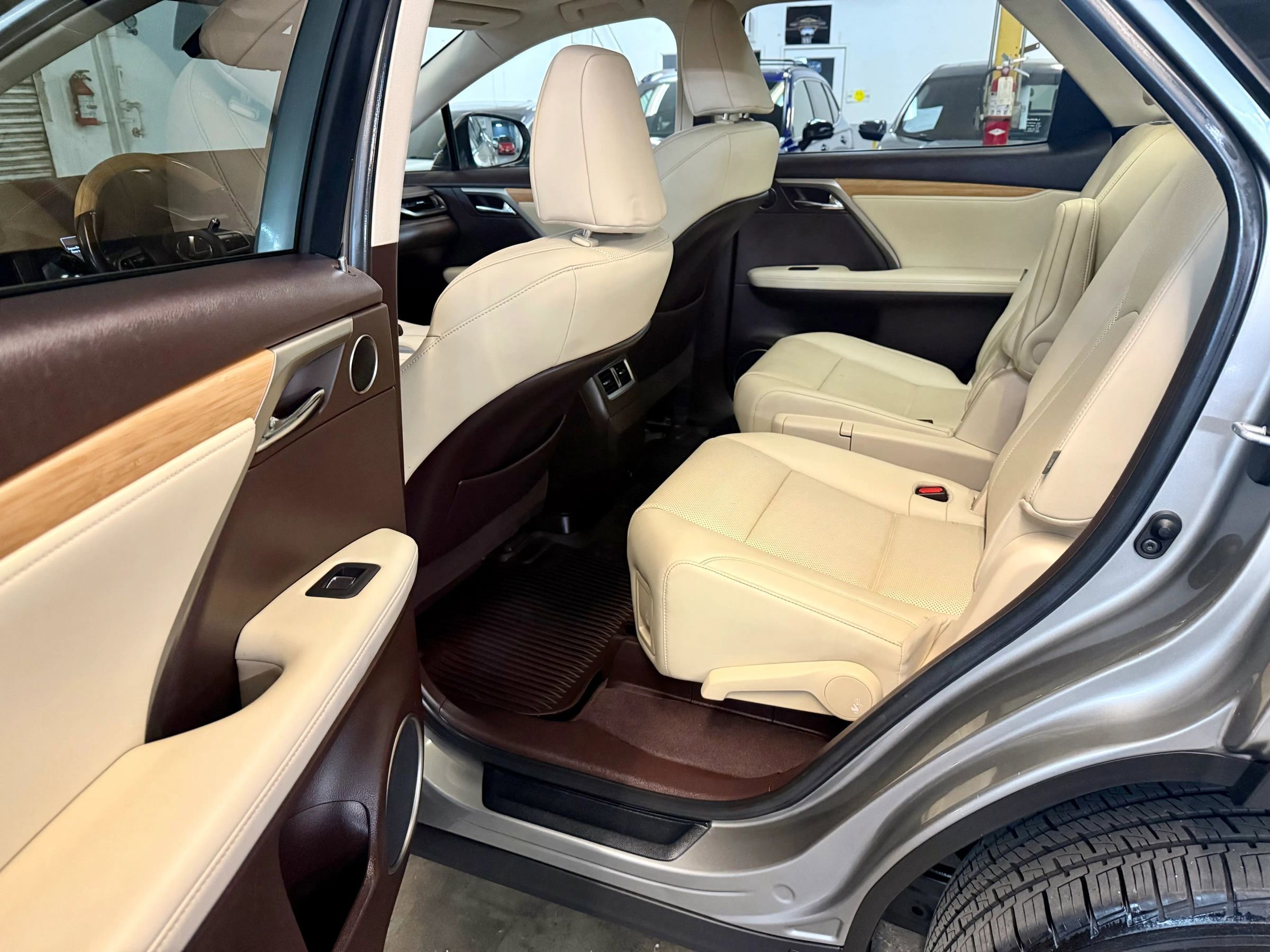 Used 2020 Lexus RX 450hL AWD w/ Premium Package image 10