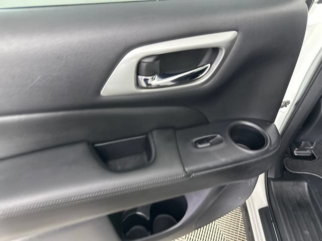 Used 2018 Nissan Pathfinder SV w/ SV Tech Package AWD/4WD image 15