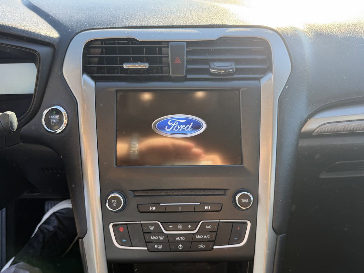 Used 2018 Ford Fusion SE image 15