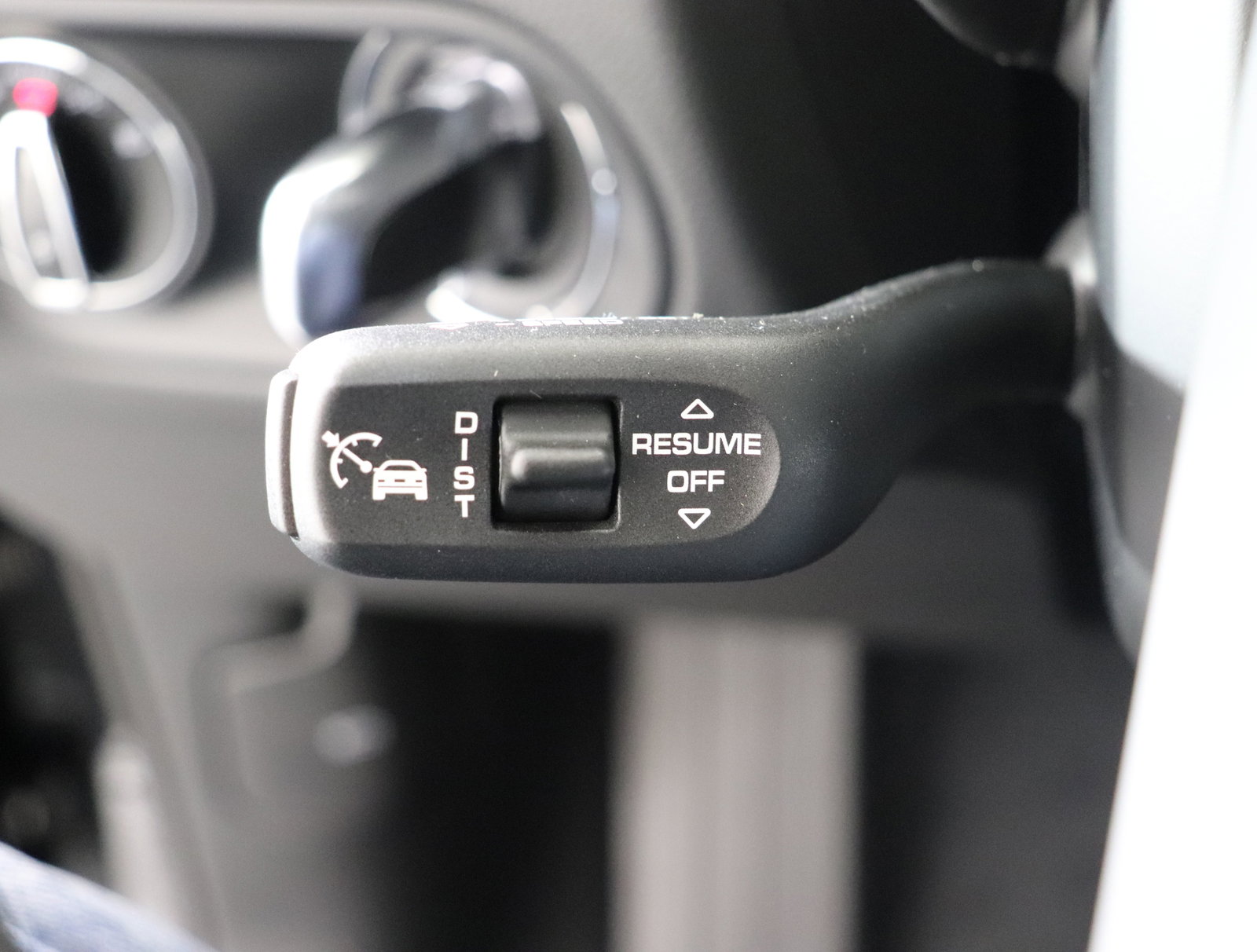 Used 2025 Porsche Macan image 36