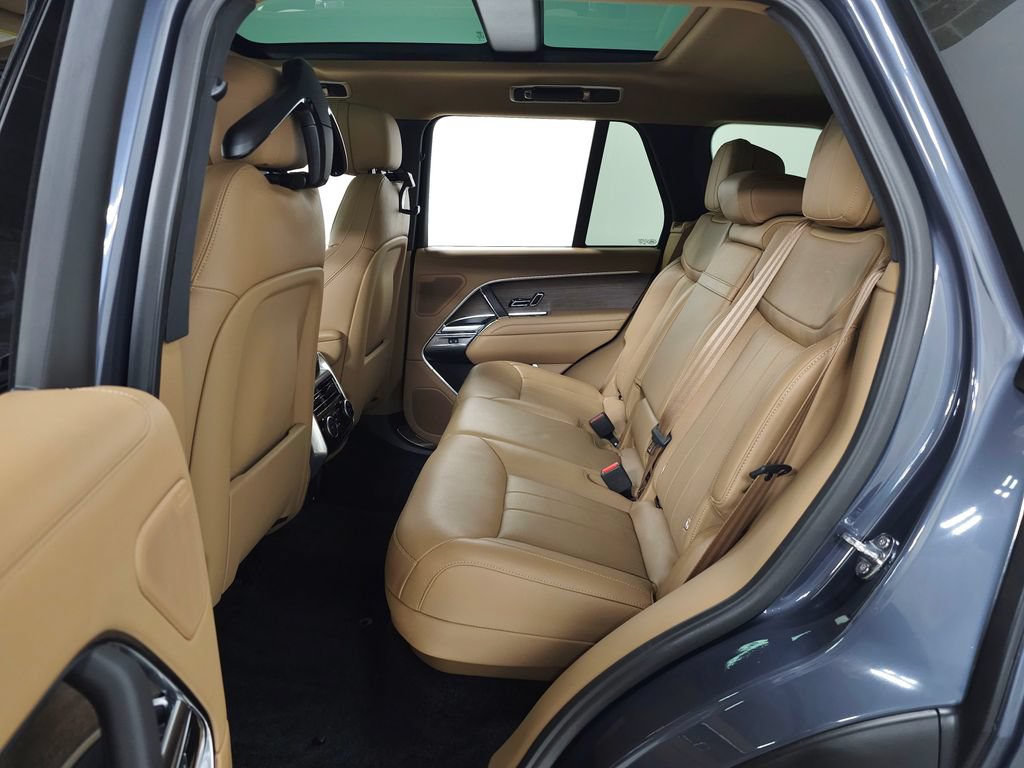 Certified 2025 Land Rover Range Rover SE AWD/4WD image 45