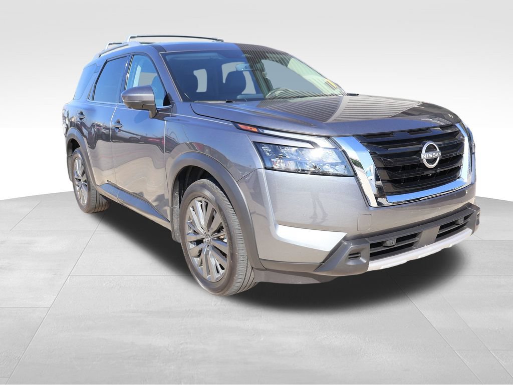 Used 2025 Nissan Pathfinder SL w/ SL Premium Package AWD/4WD image 11