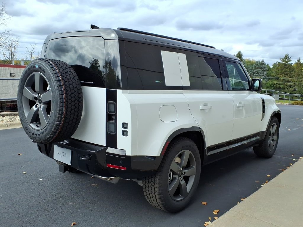 New 2026 Land Rover Defender 110 X-Dynamic SE AWD/4WD image 5
