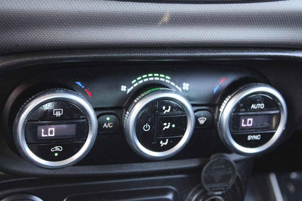 Used 2018 FIAT 500L Pop w/ Popular Equipment Group image 32