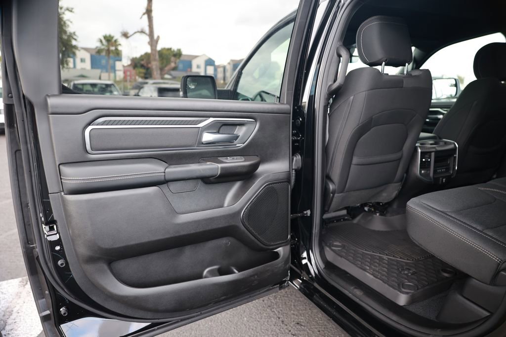 New 2026 RAM 1500 4x4 Crew Cab image 31