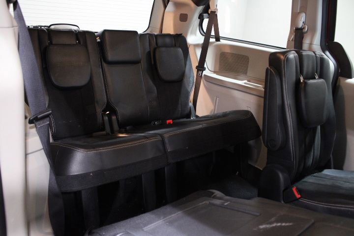 Used 2019 Dodge Grand Caravan SXT image 19