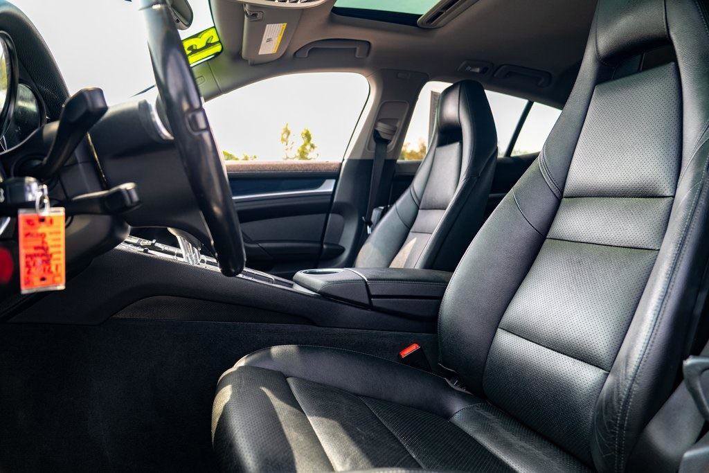 Used 2013 Porsche Panamera 4 w/ Premium Pkg image 29