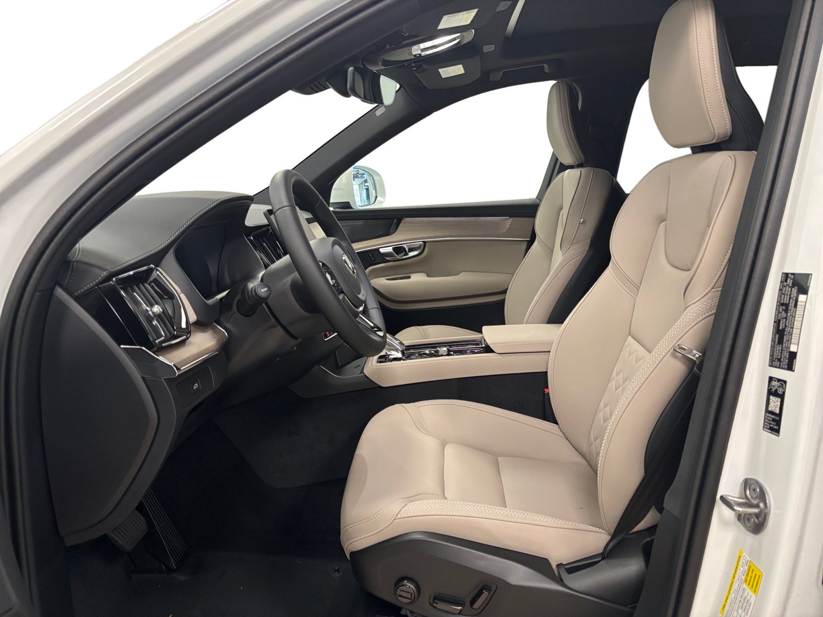 New 2026 Volvo XC90 B6 Plus w/ Protection Package AWD/4WD image 11
