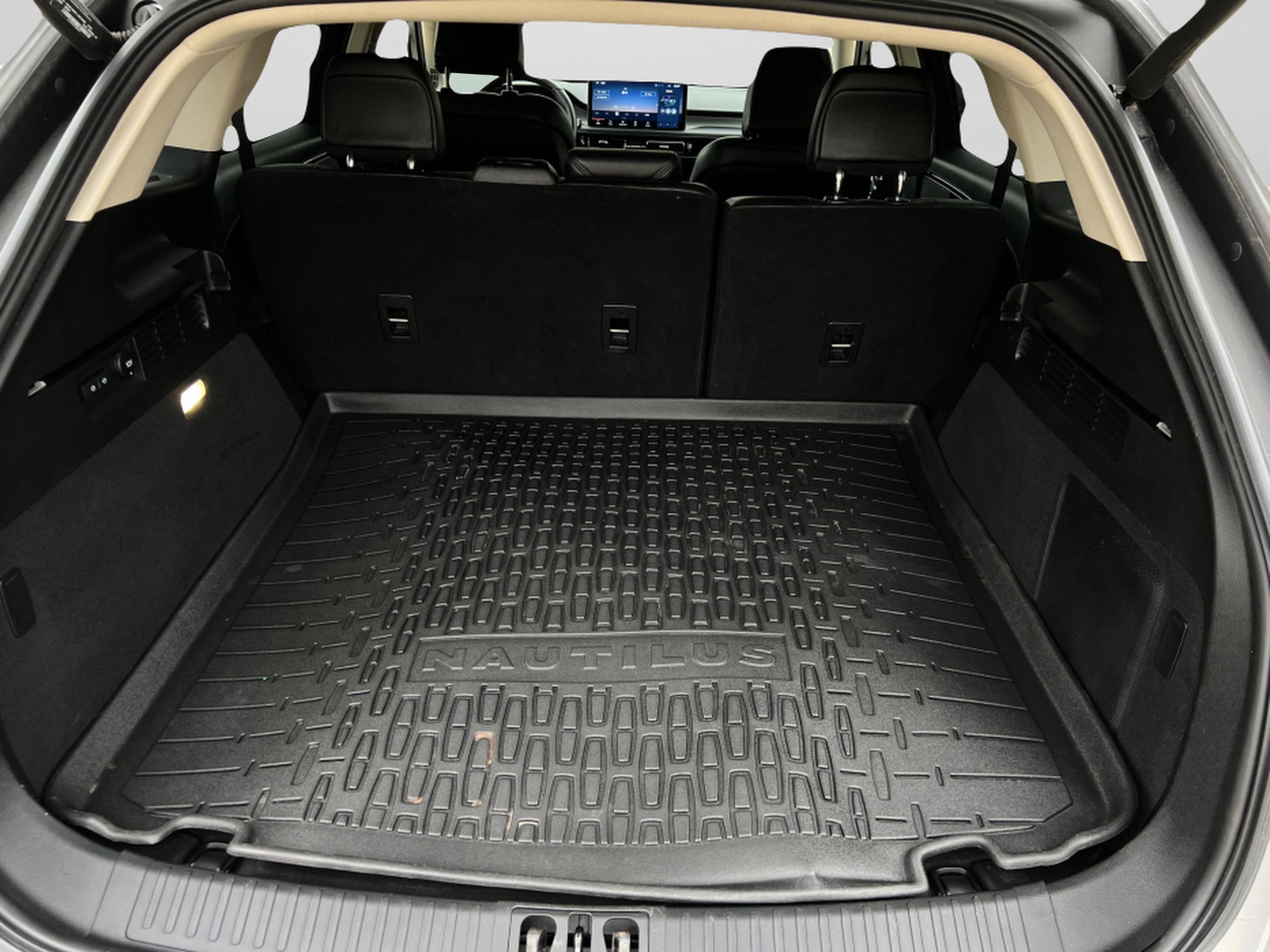 Used 2022 Lincoln Nautilus AWD image 26