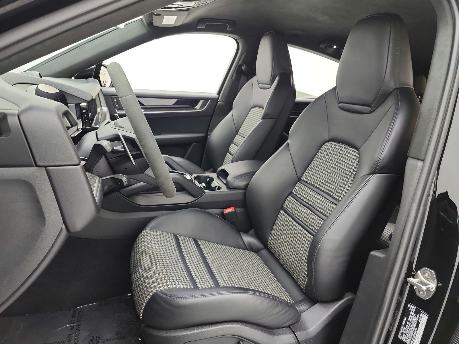 Used 2024 Porsche Cayenne S AWD/4WD image 16
