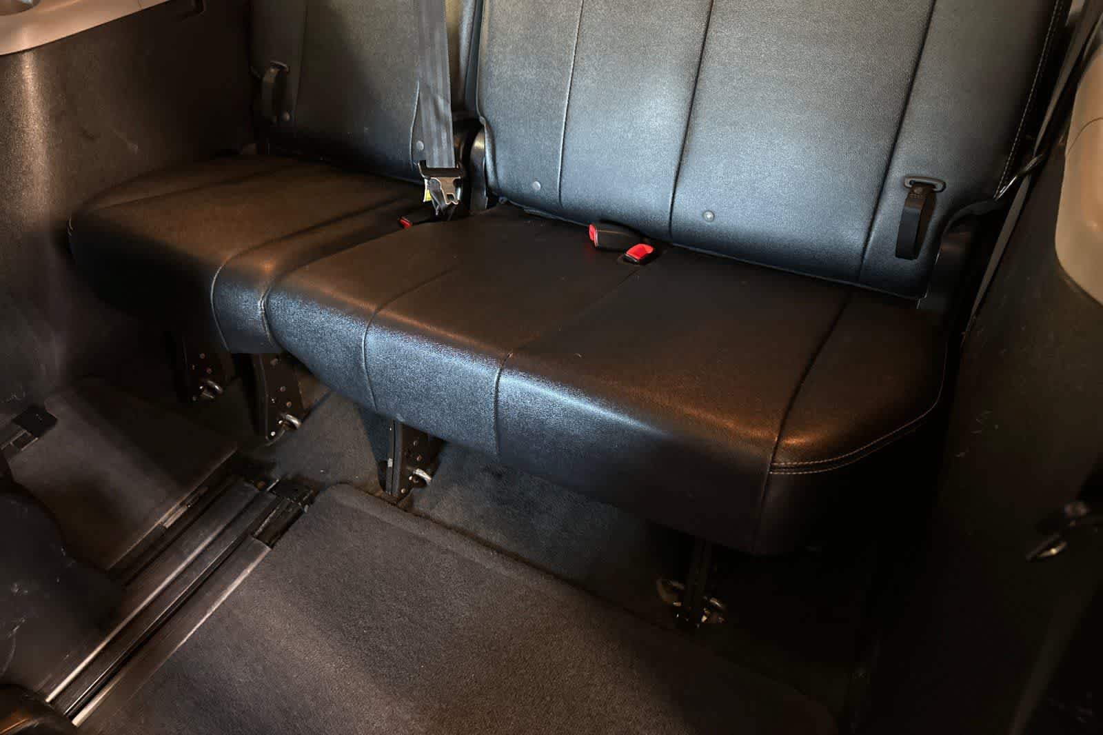 Used 2015 Toyota Sienna SE w/ SE Preferred Package FWD image 18